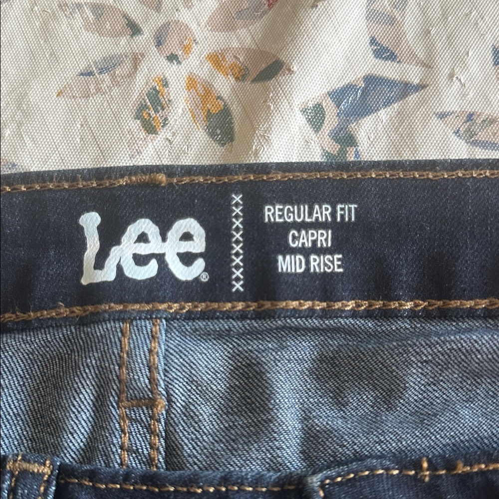 Lee Midnight Blue Regular Fit Mid rise Capri  Denim Jeans size 16 - Picture 6 of 7